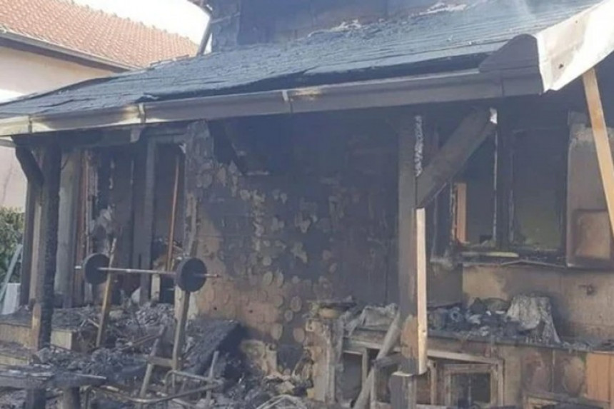 Код Мостара изгорјела породична кућа
