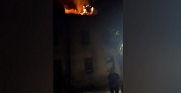 Prava drama u SA: Otac s krova zgrade bacio dijete