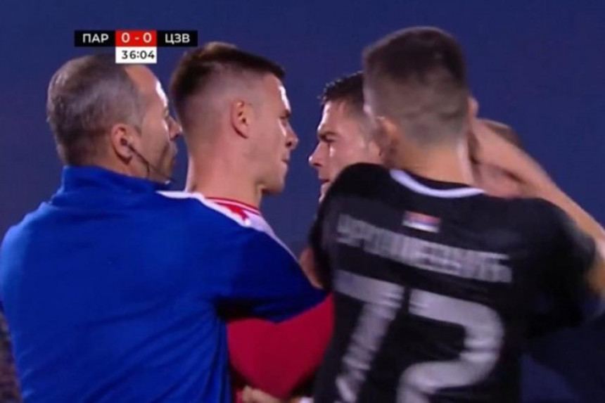 Tuča igrača Crvene Zvezde i Partizana zbog auta