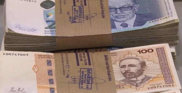 Zvaničnici BiH da izdvoje 20% plate zbog korone