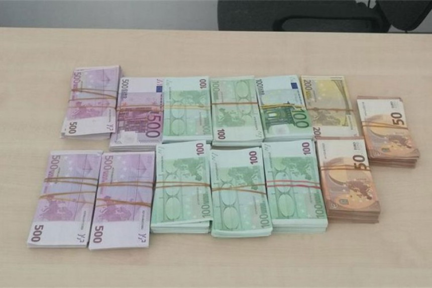 Iz BiH u Hrvatsku pokušala unijeti pola miliona KM