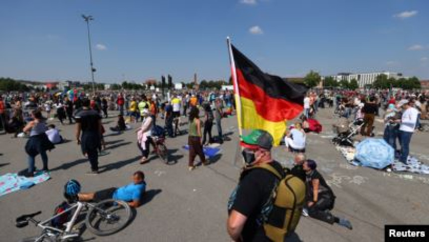 Други талас короне могућ због масовних протеста