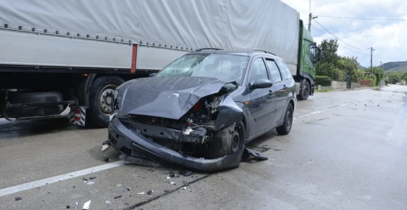 Mostar: U sudaru tri vozila povrijeđeno više osoba