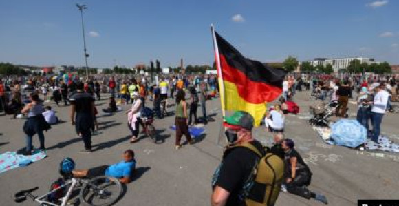 Drugi talas korone moguć zbog masovnih protesta