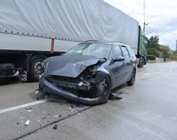 Mostar: U sudaru tri vozila povrijeđeno više osoba