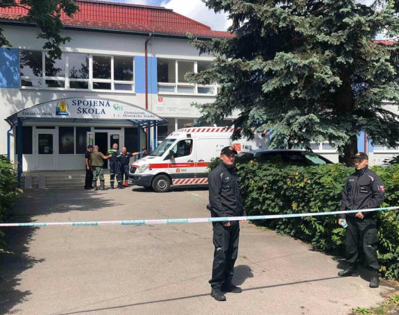 Napad nožem u školi, ubijen zamjenik direktora