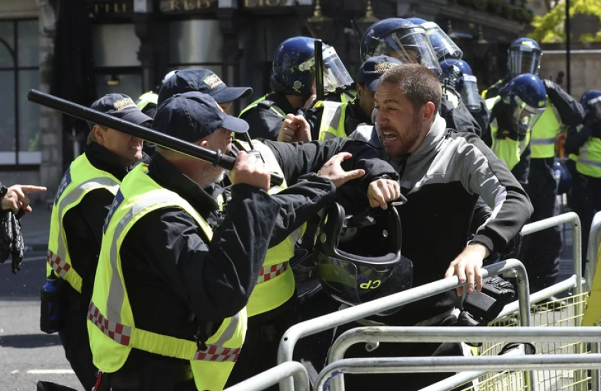 London: Sukobi i tuče policije i demonstranata