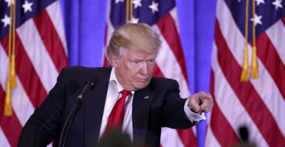 Tramp pomjerio predizborni skup, zbog protesta