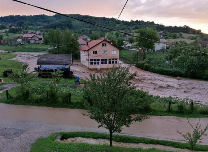 Незапамћено: Невријеме уништило куће, усјеве...