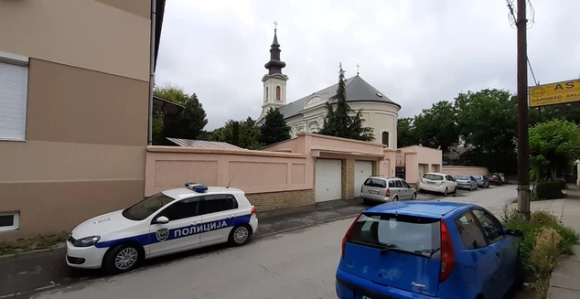 Službenik parohije izboden, napao ga sin