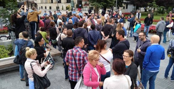 Novinari u Republici Srpskoj neće dobiti status službenog lica
