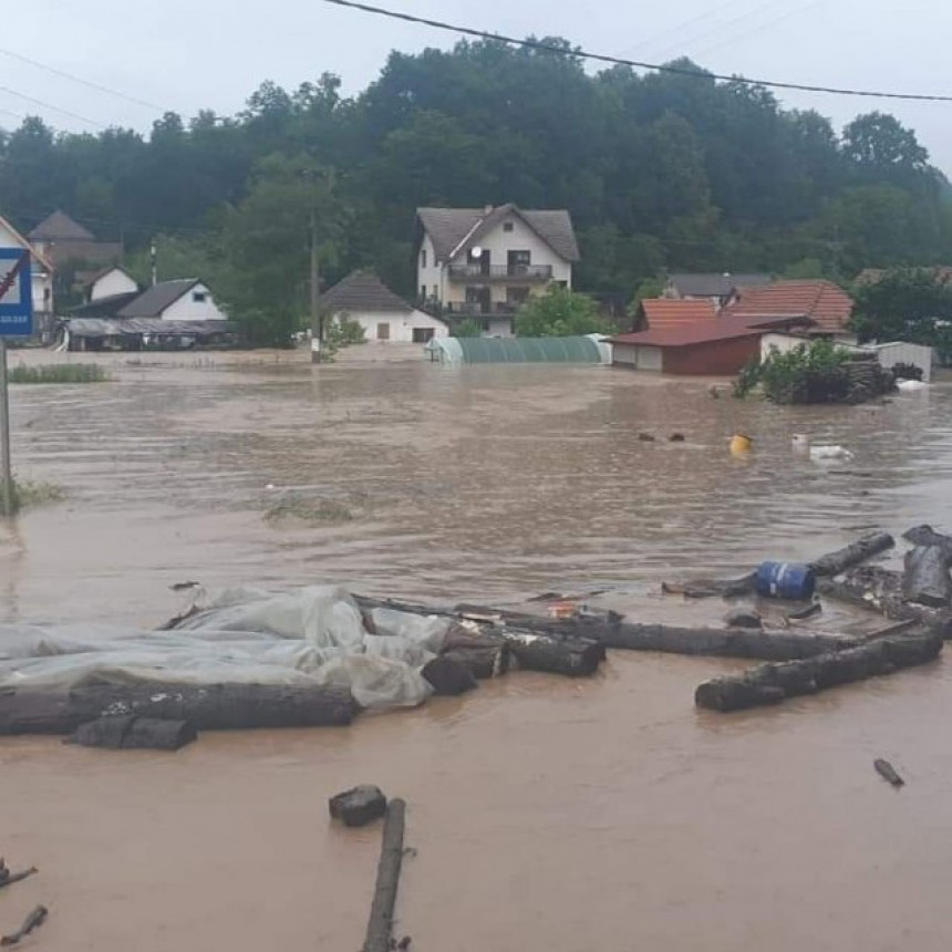 Srbija: Poplavjene kuće u Dragačevu