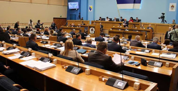 Danas o zaduženju, novom poslovniku, smjeni Čubrilovića