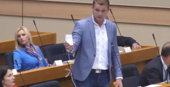 Ovim poslovnikom vlast podržava leziljeboviće!