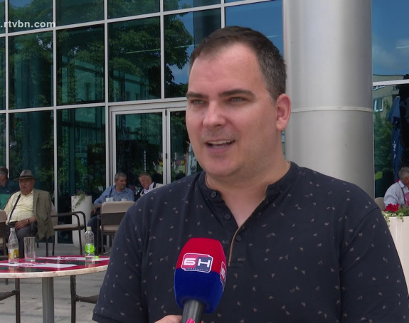 Pozorišni glumci spremni za publiku!