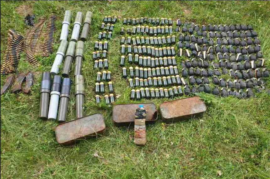 Травник: Пронађене стотине бомби, мина и метака