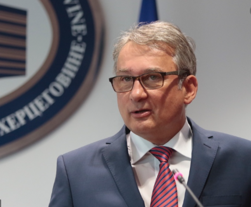 Umjesto da podnese ostavku, Tegeltija opravdava nerad!