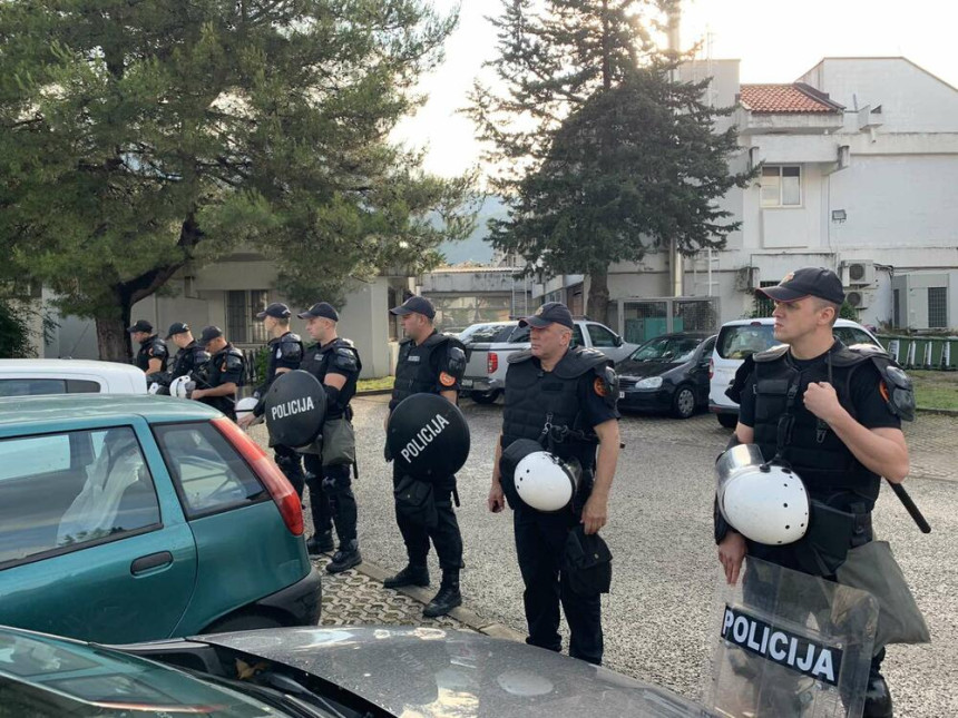 Dodik protiv sile i policijske represije u Crnoj Gori
