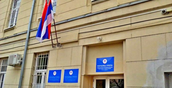 Trebinje: Osoba zaražena koronom šetala ispred zgrade