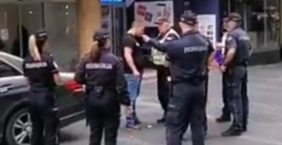 Pijan uletio autom u pješačku zonu Knez Mihailove ulice