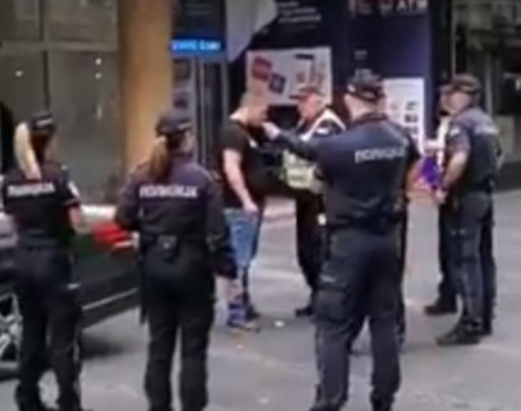 Pijan uletio autom u pješačku zonu Knez Mihailove ulice