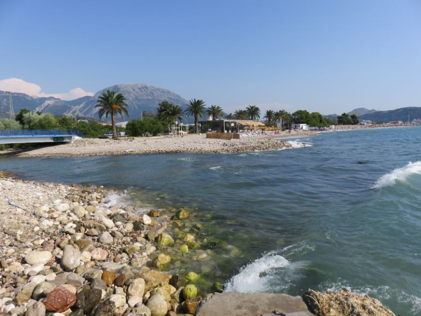 Zaštitne maske obavezne i na plažama Crne Gore?!