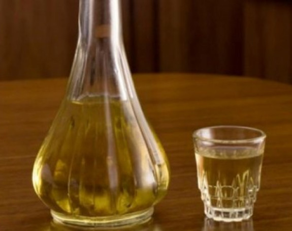 Alkohol otrovao Srbe, rakiju kupovali od Albanca?