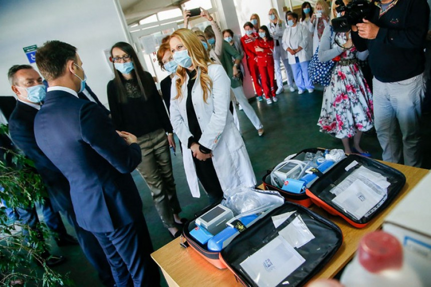 Siniša Mali uručio dva respiratora Domu zdravlja u Drvaru