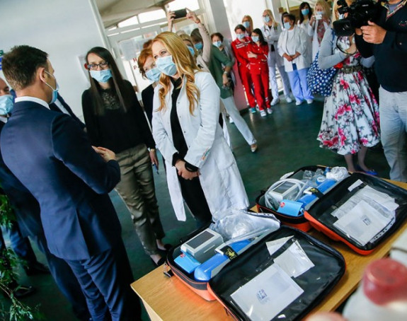 Siniša Mali uručio dva respiratora Domu zdravlja u Drvaru