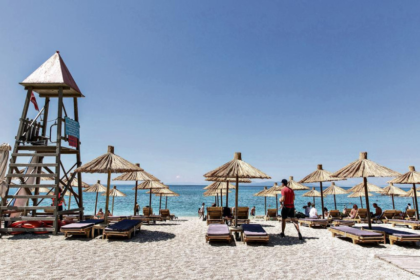 Panika u Grčkoj: Virus se dramatično širi po plažama