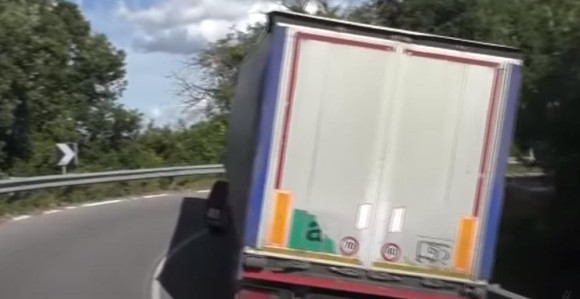 Sportistu udario kamion tokom trke (VIDEO)