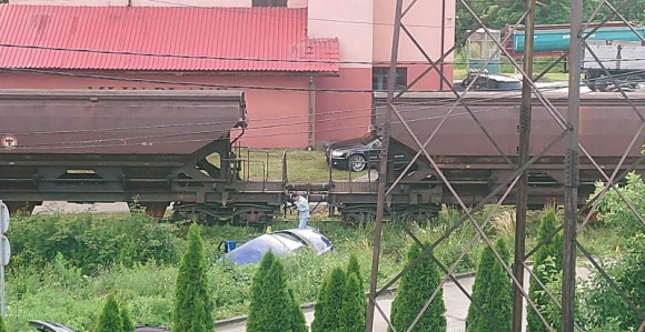 Tuzla: Jedna žena povrijeđena u sudaru voza i automobila