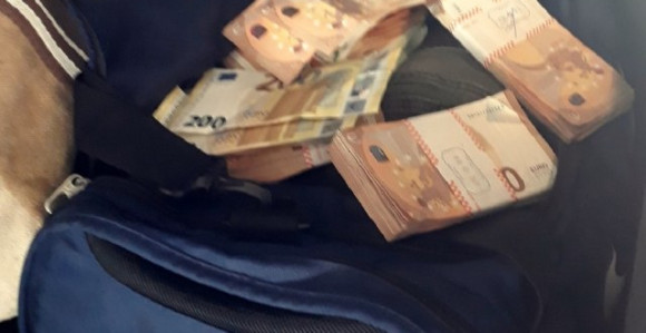 Šok na granici: Novac krili u donjem vešu i čarapama