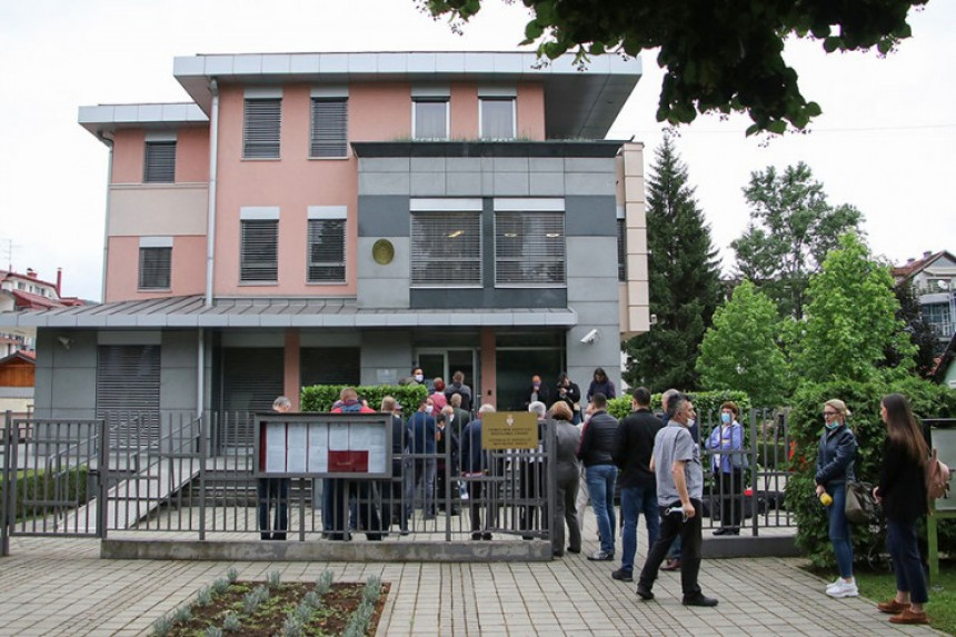 U Banjaluci i Sarajevu veliki broj birača