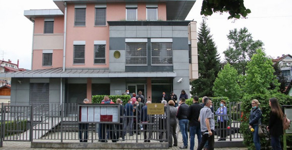 U Banjaluci i Sarajevu veliki broj birača