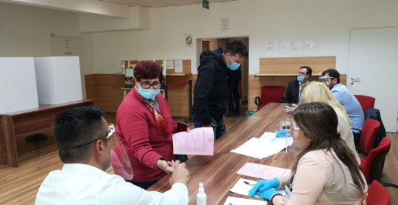 Dijaspora: Glasanje u Čikagu, Beču, Luganu...