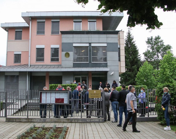 У Бањалуци и Сарајеву велики број бирача