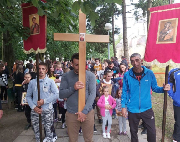 Crna Gora na nogama: Litijama brane svetinje