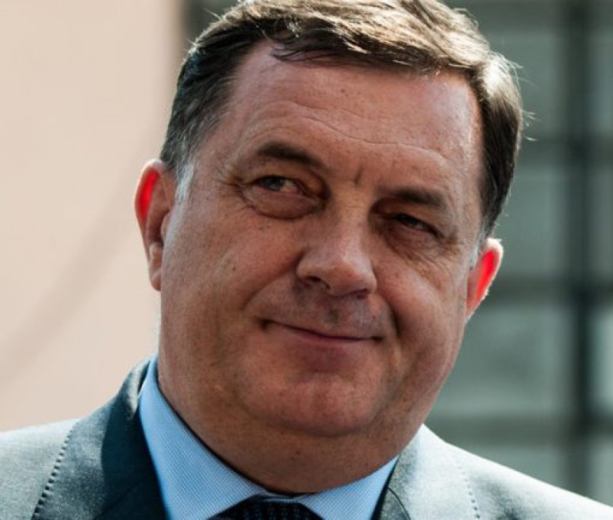 15 minuta nakon Nešića i Dodik čestitao Vučiću