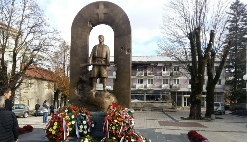 Побједа у рату, пораз у миру, њима послови, а народу...