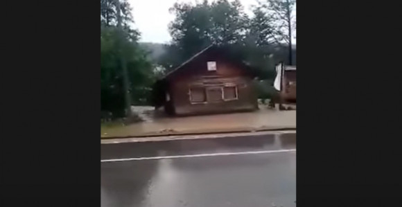 Pogledajte kako bujica nosi kuću u Živinicama
