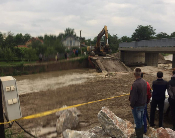 Bijeljina: Voda odnijela stari most u Janji