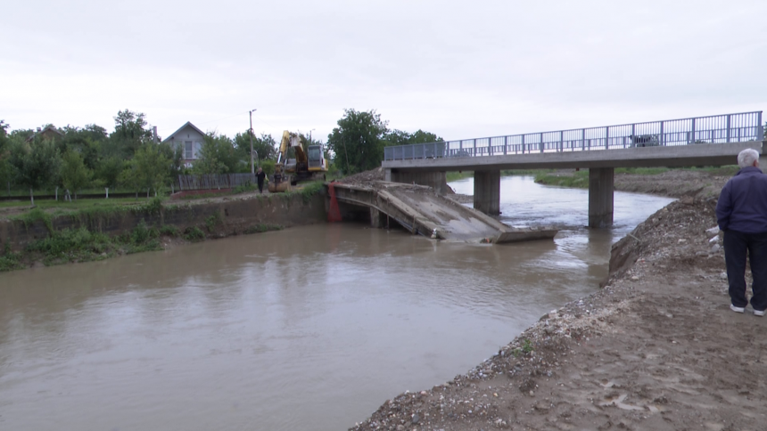 Водена бујица однијела мост на Јањи код Бијељине