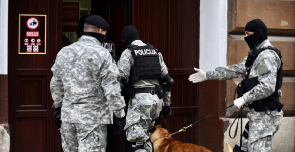 Specijalci pretresaju prostorije KPZ Sarajevo