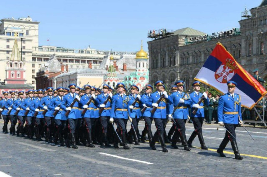 Srpska Garda prodefilovala danas Moskvom