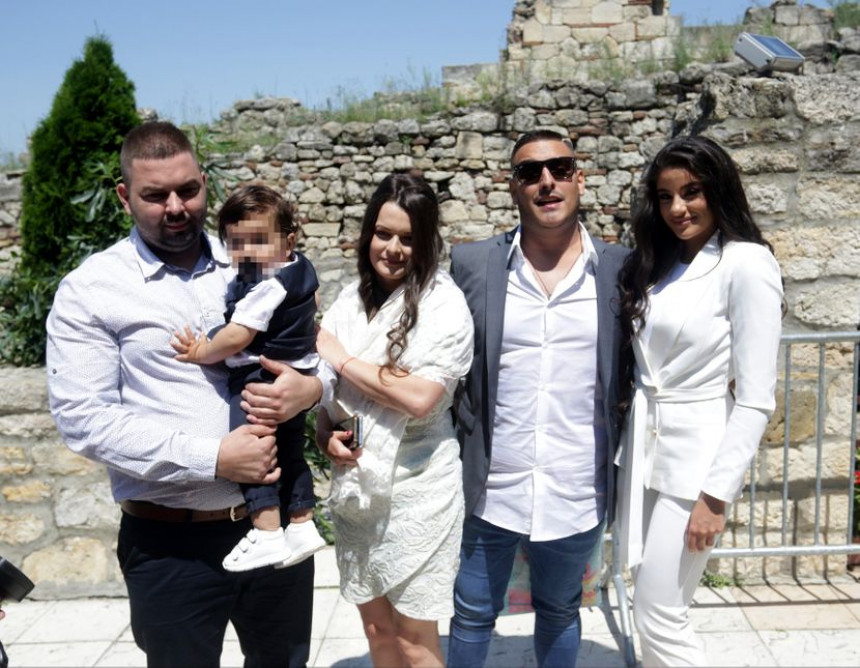 Дарко и Марина крстили сина а онда направили прославу у Руми!