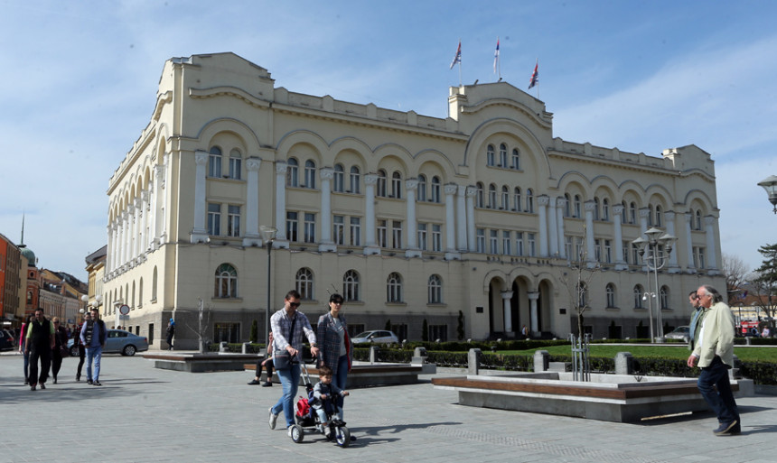 Budžetski prihodi opština i gradova prepolovljeni