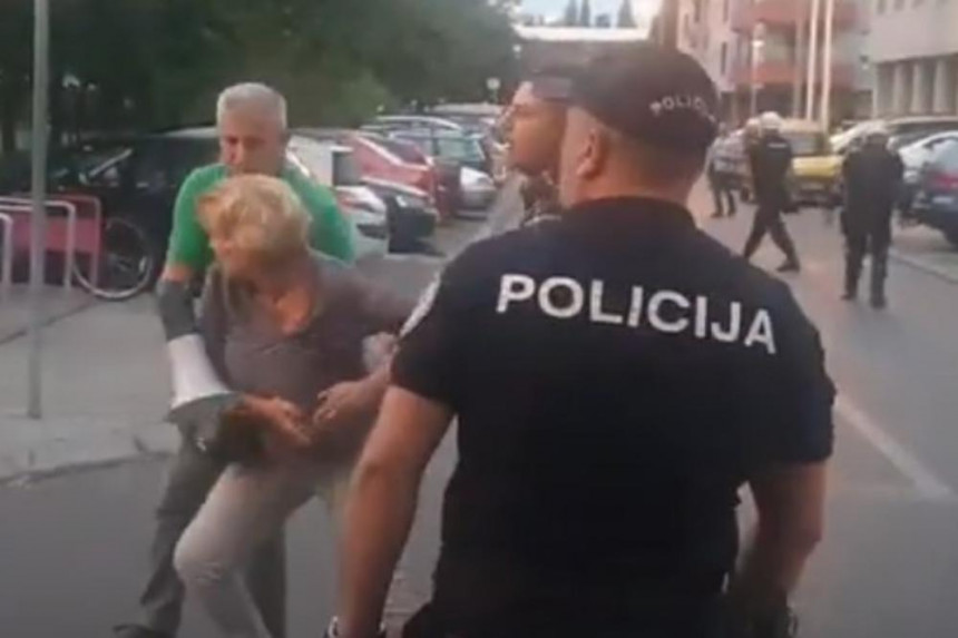 Neredi u Podgorici: Bačen suzavac, policija hapsi