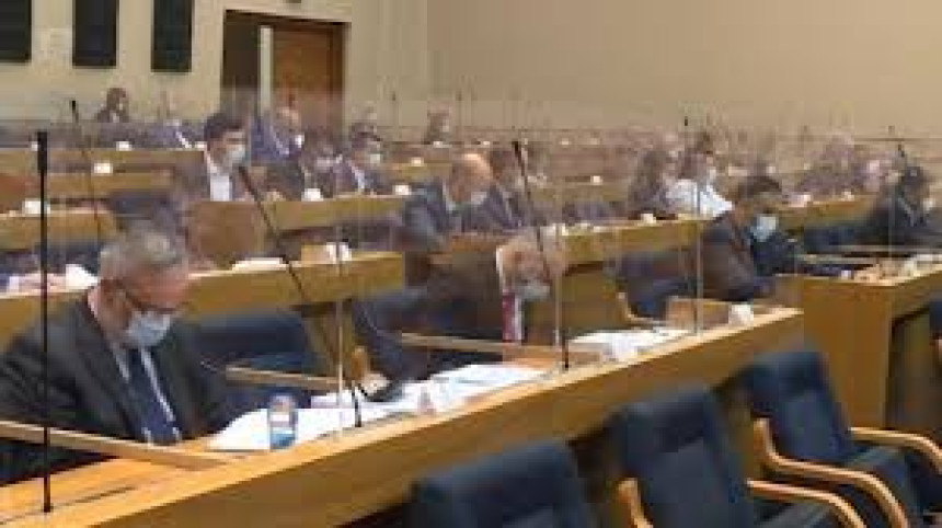 НСРС: Усвојена Декларација о заштити права СПЦ