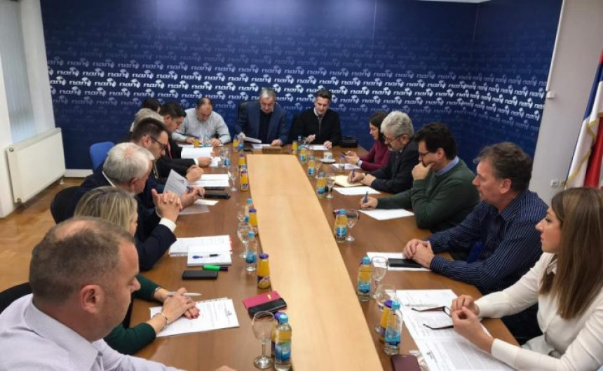 ПДП: СНСД тежи криминалу, пљачки и бахатости